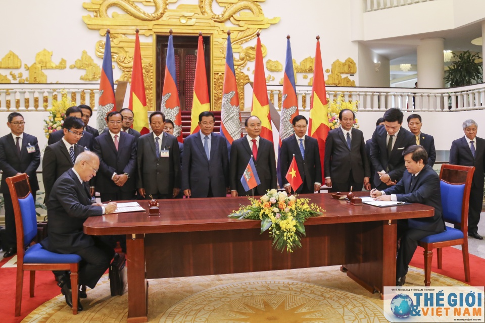 thu tuong chinh phu nguyen xuan phuc hoi dam voi thu tuong campuchia hun sen