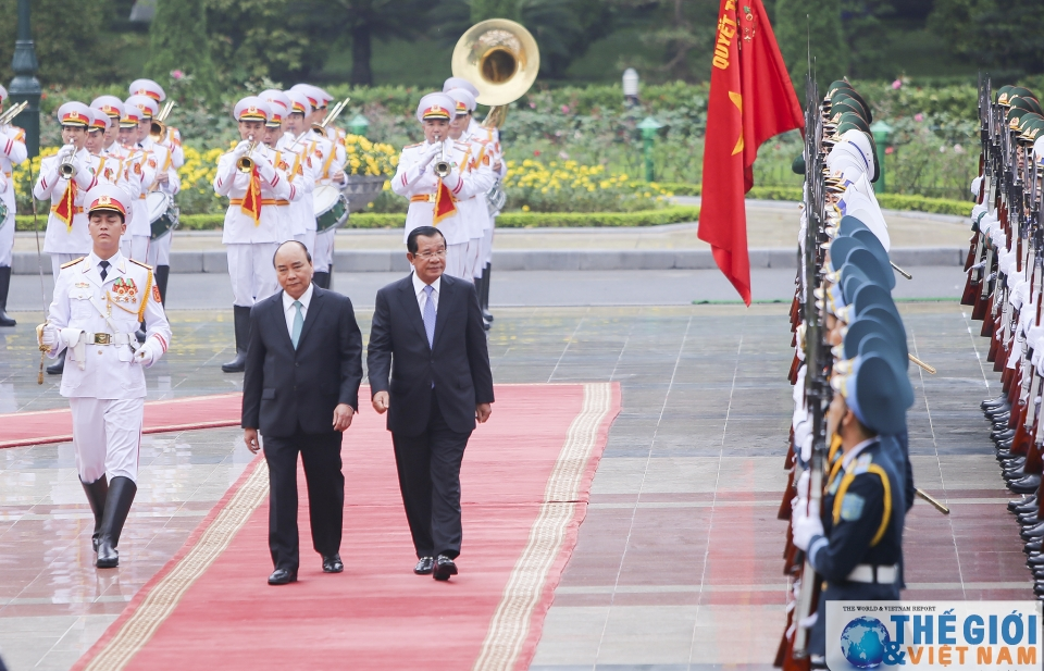 Lễ đón Thủ tướng Campuchia tại Phủ Chủ tịch