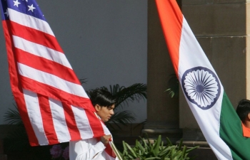 Trong khi Ấn Độ vẫn hoài nghi, Mỹ tìm mọi cách lôi kéo