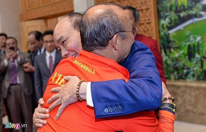 Thủ tướng gặp mặt tuyển thủ bóng đá Việt Nam