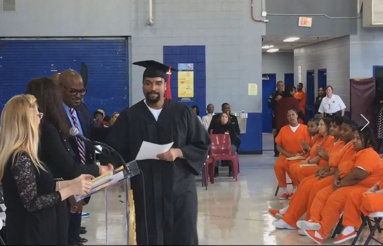 Mỹ: Lễ tốt nghiệp sau song sắt hay cơ hội học tập cho các tù nhân