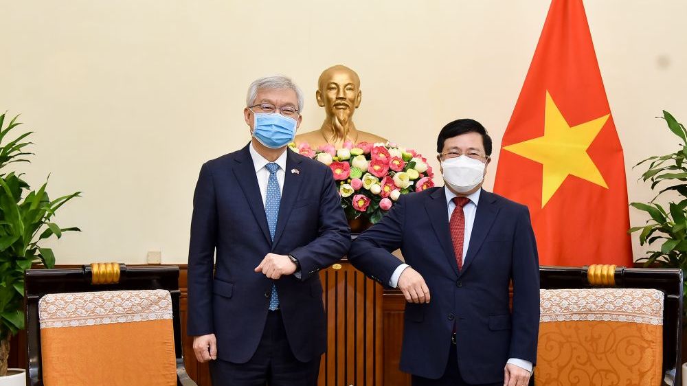 Phó Thủ tướng Phạm Bình Minh  tiếp Thứ trưởng Bộ Ngoại giao Hàn Quốc Lee Tae-ho