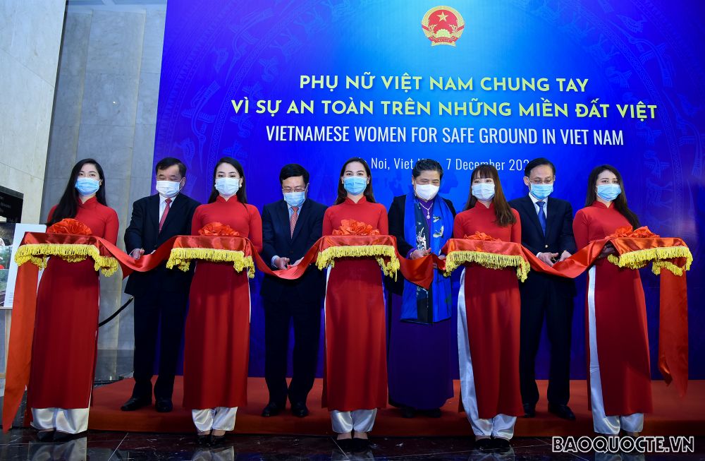 Triển lãm Phụ nữ Việt Nam chung tay vì sự an toàn trên những đất Việt