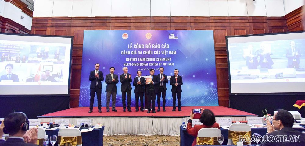Lễ công bố Báo cáo “Đánh giá đa chiều của Việt Nam” (MDR) được tổ chức theo hình thức kết hợp trực tiếp và trực tuyến.