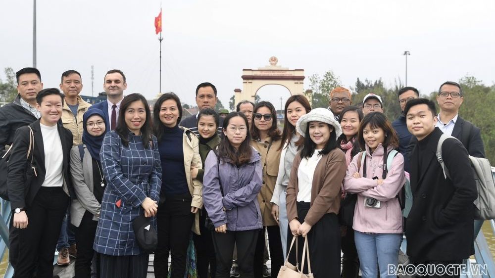 Đoàn phóng viên quốc tế thăm và tìm hiểu Thừa Thiên Huế và Quảng Trị