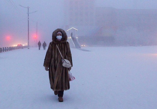 Lông mi và tóc đóng băng khi đi ngoài trời ở thành phố lạnh nhất thế giới - 2