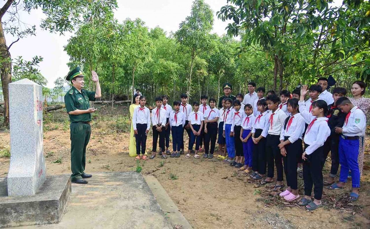 Bộ đội Biên phòng Quảng Trị 'gánh vác' cùng ngành giáo dục