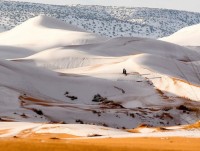 Tuyết rơi dày bao phủ sa mạc Sahara