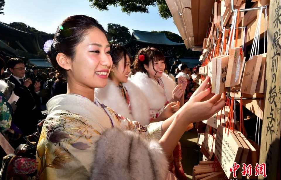 Nhật Bản: Rực rỡ sắc màu Kimono trong lễ trưởng thành của các thiếu nữ