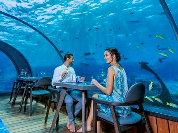Khám phá nhà hàng kính dưới nước lớn nhất thế giới