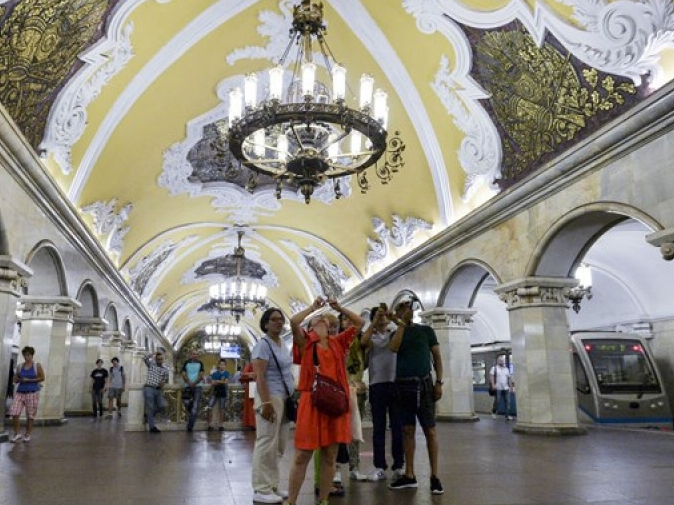 Vẻ đẹp lộng lẫy như cung điện của ga tàu điện ngầm Moscow