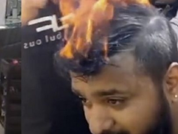 Ấn Độ: Độc đáo cửa tiệm cắt tóc bằng lửa