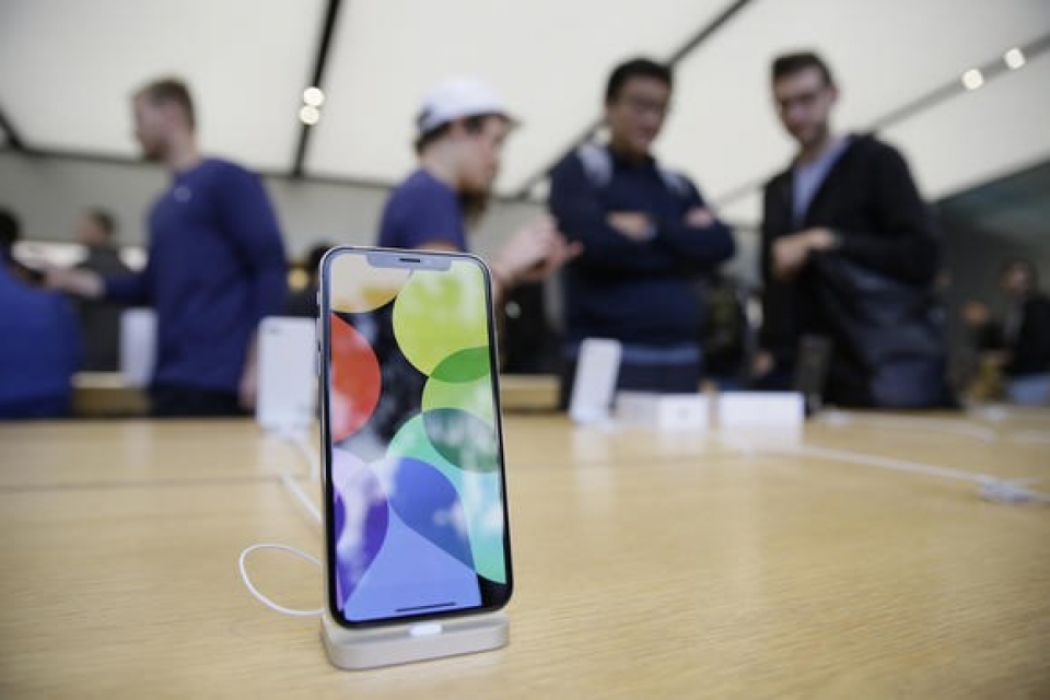 nikkei apple giam mot nua chi tieu san xuat iphone x trong quy i2018
