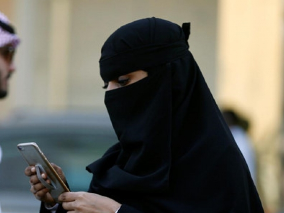 Phụ nữ Saudi được nhận thông báo... chồng li hôn qua điện thoại