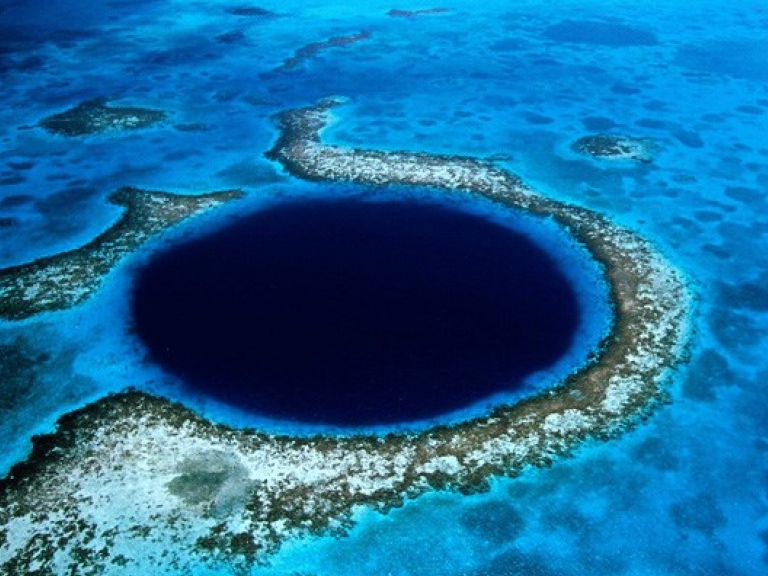 Belize - hố xanh kỳ lạ dưới lòng đại dương