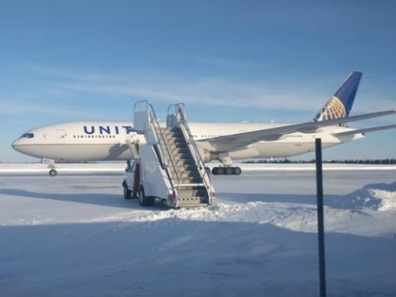 Canada: Máy bay mắc kẹt suốt 16 giờ đồng hồ vì cánh cửa bị đông cứng