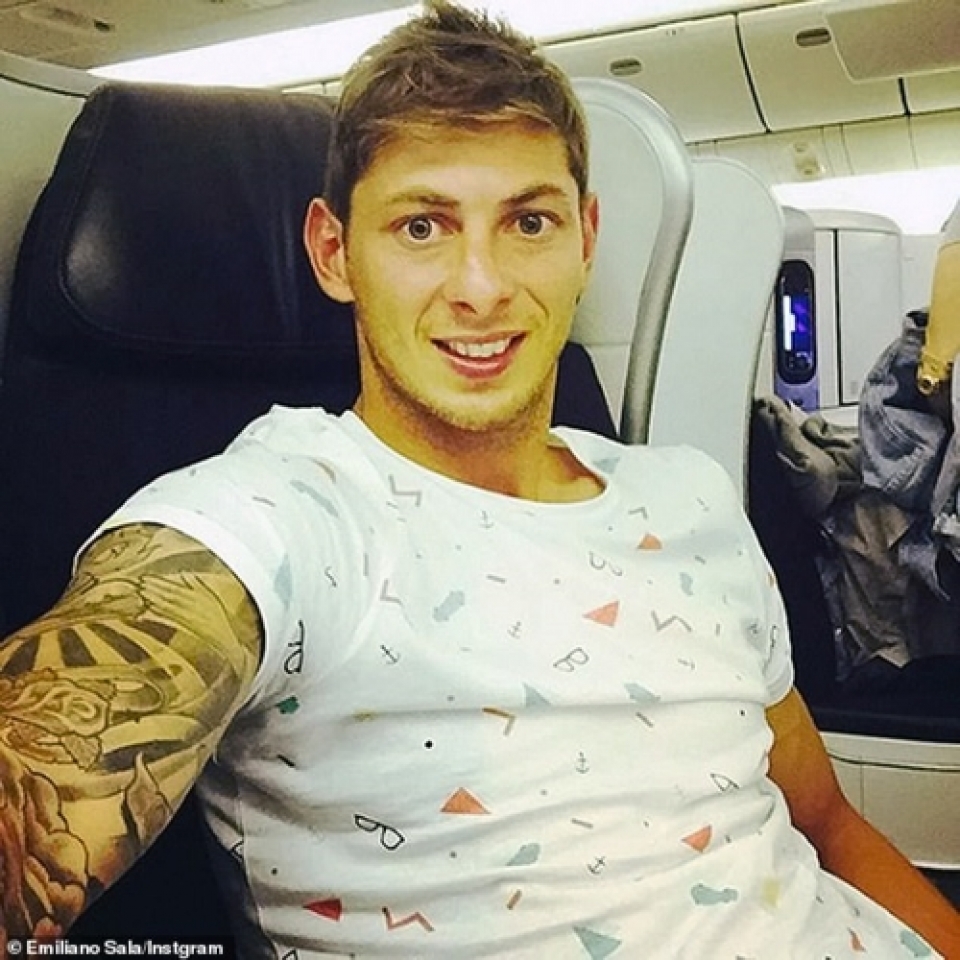 toan canh vu may bay mat tich khi cho emiliano sala toi hoi quan cung cardiff