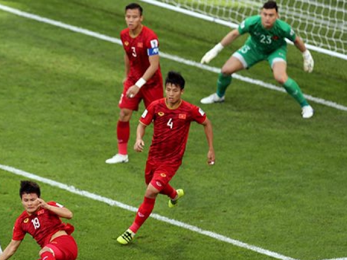 Dù lọt lưới 5 bàn, Văn Lâm vẫn lọt top 5 thủ môn "xuất thần" tại Asian Cup 2019