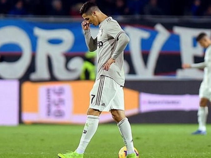 C.Ronaldo mờ nhạt, "lão bà" Juventus thảm bại ở Coppa Italy