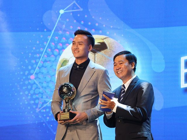 Những khoảnh khắc đẹp tại Gala trao giải Quả bóng vàng Việt Nam 2020