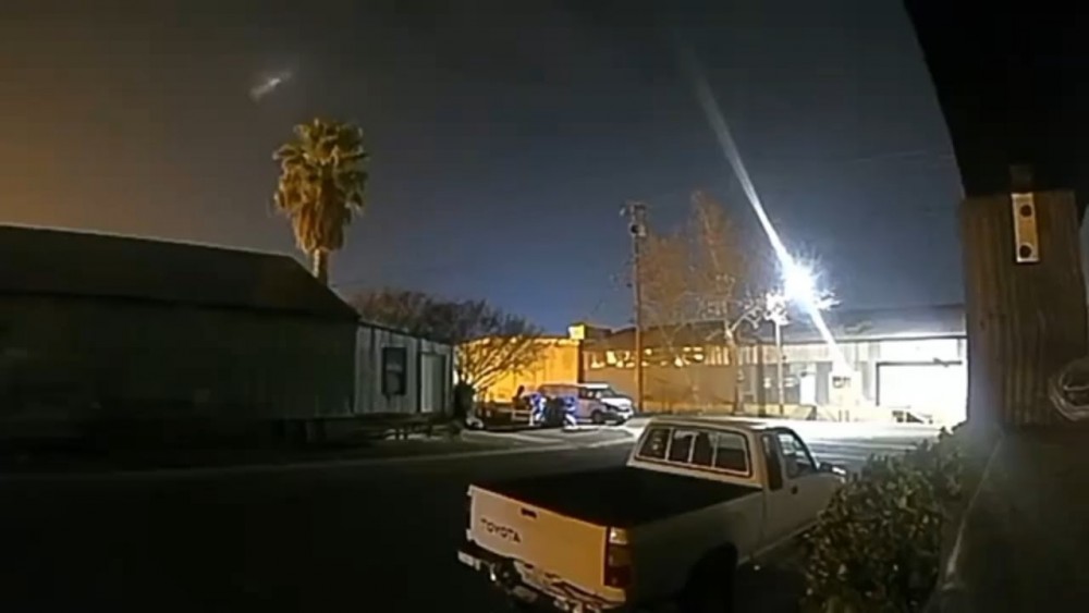 Mỹ: Vật thể lạ bay vút qua bầu trời đêm Đông California
