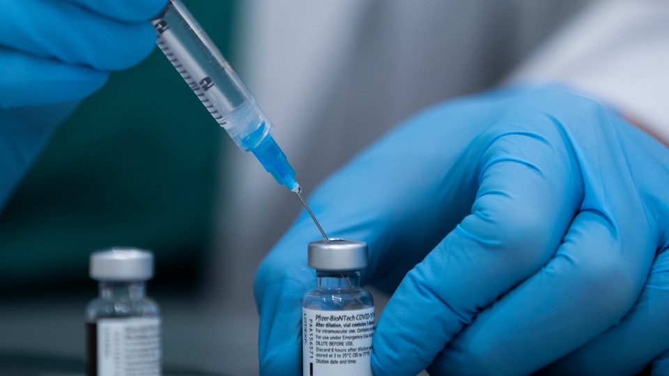 Vaccine Covid-19: Nam Phi đặt mua thêm 20 triệu liều, Israel đã tiêm chủng cho 32,2% trong tổng dân số