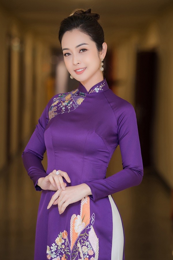 Xuân Phát Tài: Hoa hậu Jennifer Phạm duyên dáng, xinh đẹp bên nghệ sĩ hài Xuân Hinh