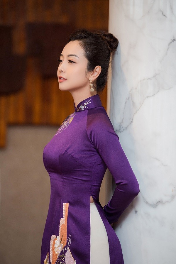 Xuân Phát Tài: Hoa hậu Jennifer Phạm duyên dáng, xinh đẹp bên nghệ sĩ hài Xuân Hinh