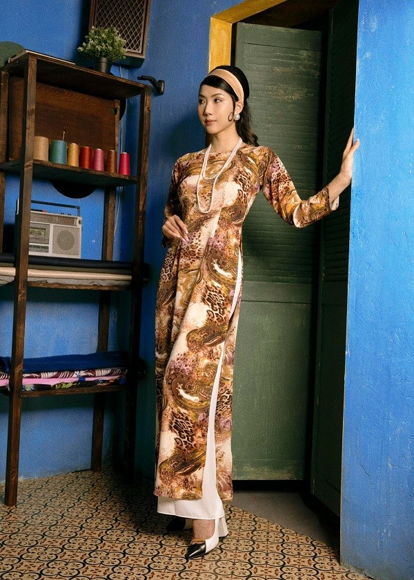 Cựu siêu mẫu Ngọc Quyên ra mắt bộ sưu tập áo dài phong cách phụ nữ Sài thành xưa