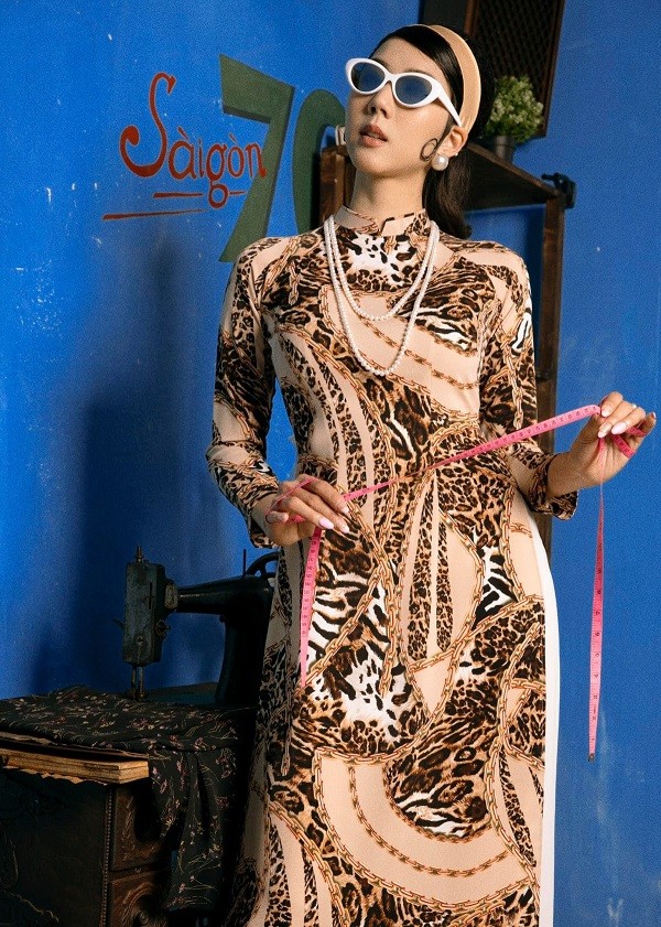 Cựu siêu mẫu Ngọc Quyên ra mắt bộ sưu tập áo dài phong cách phụ nữ Sài thành xưa