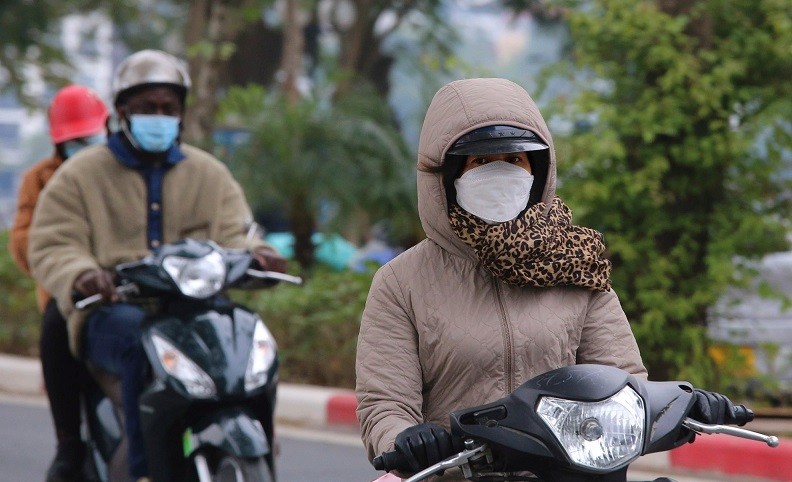 Dự báo thời tiết Hà Nội đêm nay và ngày mai (14-15/1) trời rét và nhiều mây, đêm và sáng có mưa phùn và sương mù. (Nguồn: Dân trí)