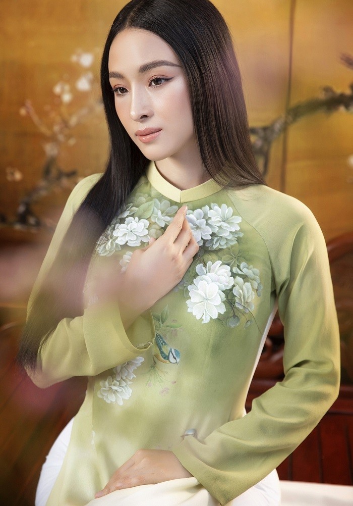 Tình yêu tình thời trang và niềm đam mê hội họa giúp nhà thiết kế Trung Đinh thổi hồn cho trang phục truyền thống.