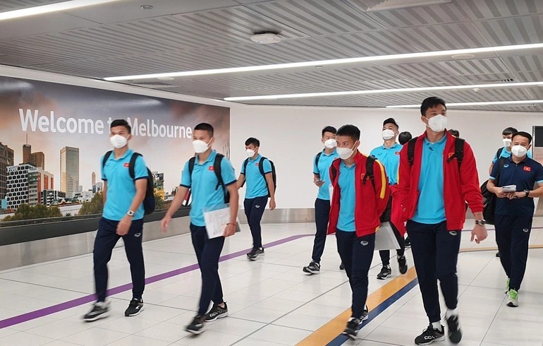 Đặt chân đến Australia, tuyển Việt Nam nhận tin về sức khỏe cả đội