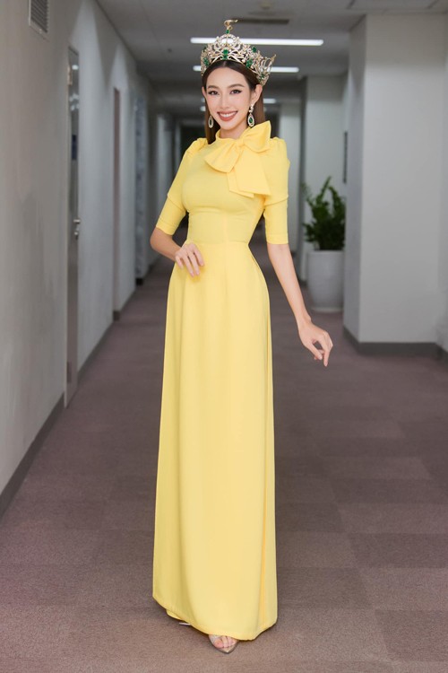 Khi làm khách mời cho các show truyền hình Tết Nhâm Dần, Thùy Tiên là một trong nhiều sao Việt luôn chọn trang phục truyền thống để tôn nét khả ái và duyên dáng.