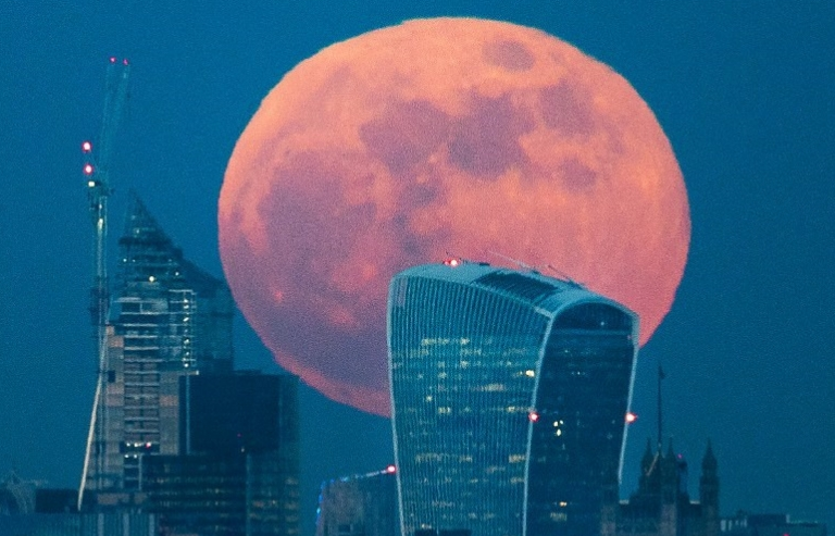 Ngắm những hình ảnh siêu trăng máu xanh kỳ thú trên khắp thế giới