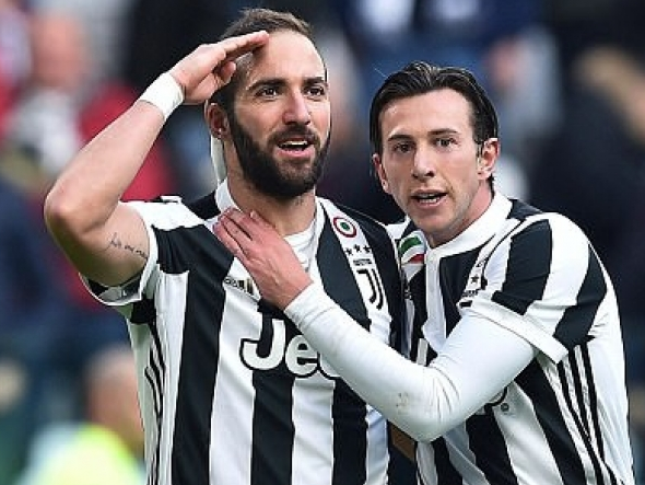 Higuain lập hat-trick, Juventus đại thắng 7-0