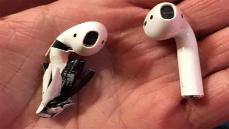 khach hang hoang hon vi tai nghe apple airpods phat no bi an