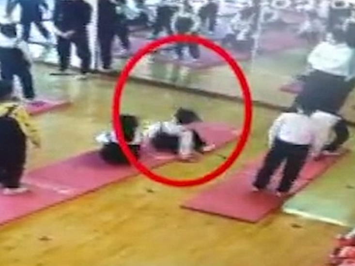 Trung Quốc: Bé gái có nguy cơ liệt vĩnh viễn vì tập yoga