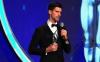 Novak Djokovic nhận giải 