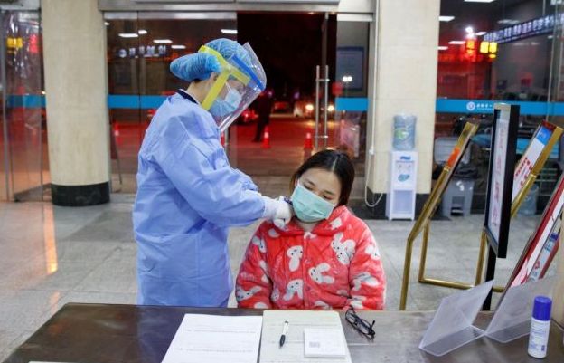 Virus corona: Trung Quốc phát triển robot thay y tá lấy mẫu dịch bệnh
