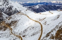 Trung Quốc: Cảnh ngoạn mục ở ngọn núi cao 'đại bàng không thể bay qua'