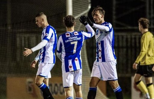 Không chơi ở vị trí sở trường, Văn Hậu vẫn góp công vào chiến thắng của đội trẻ Heerenveen