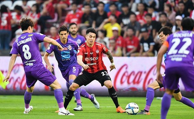 dang van lam du bi muangthong united thang tran dau tai thai league