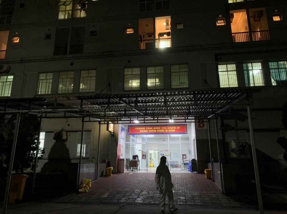Dịch Covid-19 ở Quảng Ninh: Thầy thuốc trắng đêm tiếp nhận bệnh nhân dương tính