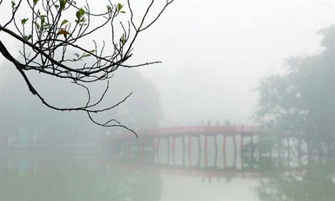 Dự báo thời tiết Hà Nội đêm và ngày mai có mưa nhỏ vài nơi, sáng sớm sương mù, trưa chiều nắng. (Nguồn: