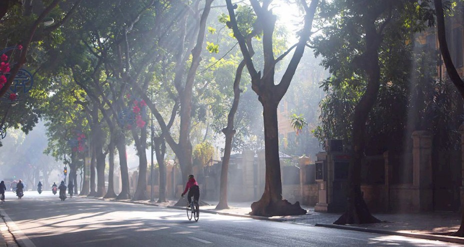 Dự báo thời tiết 3 ngày tới (23-25/2): Bắc Bộ sáng sớm trời rét và sương mù; Nam Trung Bộ đêm mưa rào vài nơi; Nam Bộ ngày nắng, đêm không mưa