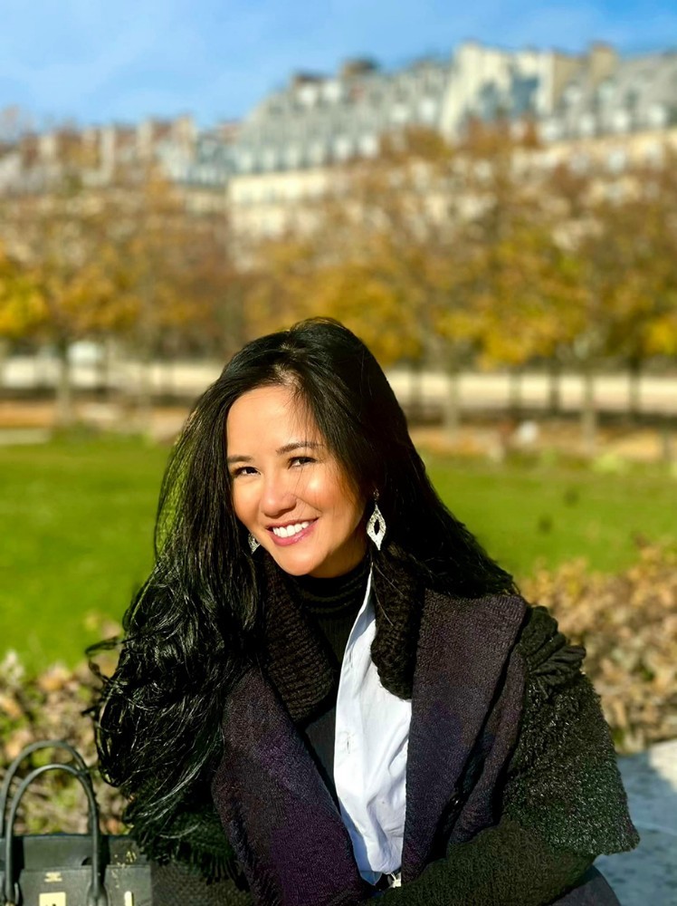 Cuộc sống thơ mộng của mẹ con ca sĩ Hồng Nhung ở Paris