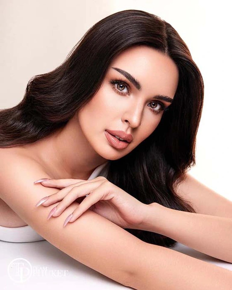 Vẻ đẹp hiện đại của Manita Farmer - tân Hoa hậu Thái Lan 2022