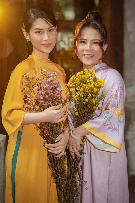 Tết này, mỹ nhân Việt diện đồ đôi với mẹ