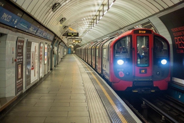 Anh: Bí ẩn vì sao đường ray tàu điện ngầm ở London được thiết kế mềm mại
